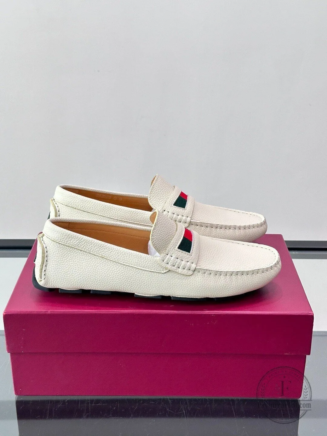 Gucci White Leather Loafer Shoes for Men with Signature Web Stripe